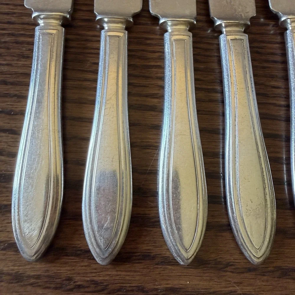 Vintage Rogers Meriden Silverplate Flat Butter Knives Spreader Set of 8 Art Deco